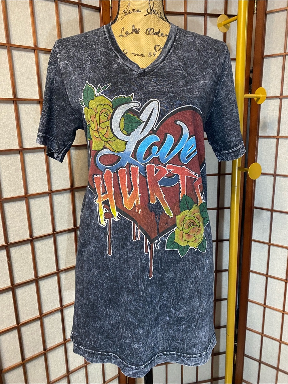 Love Hurts V-Neck Tee - Picture 4 of 8